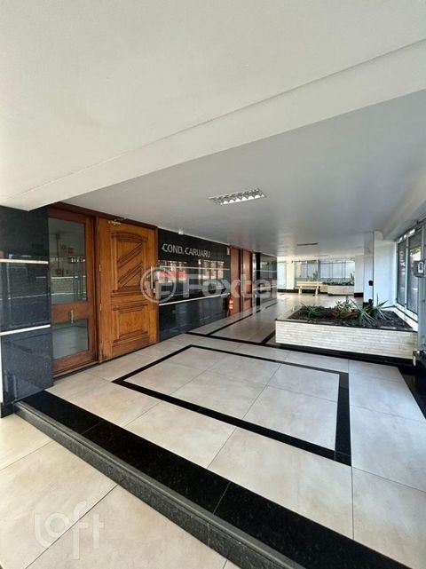 Image 17 - 888680
