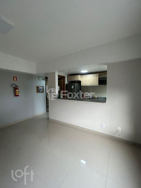 Image 16 - 888680