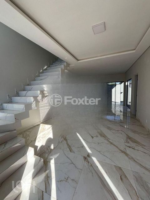 Image 5 - 888689
