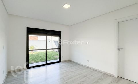 Image 11 - 888758