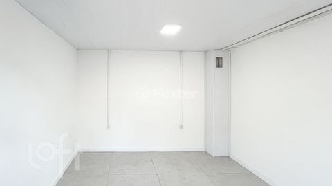 Image 19 - 888758