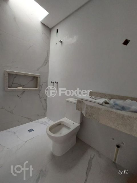 Image 8 - 888761