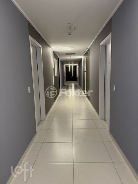 Image 11 - 888803