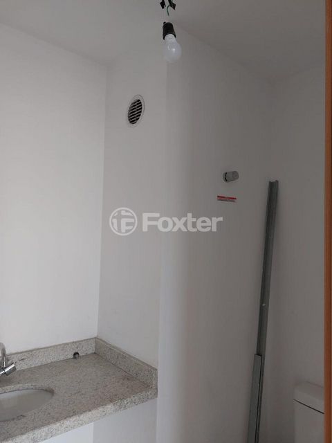 Image 5 - 888861