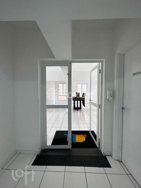 Image 16 - 888898