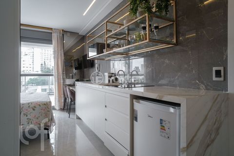 Image 13 - 888932