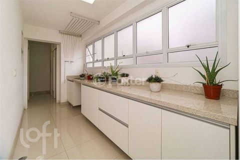 Image 14 - 888946