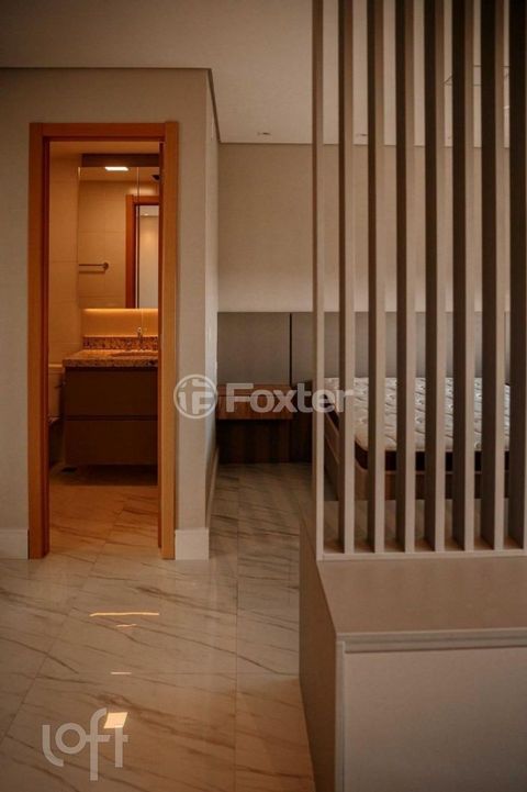 Image 7 - 888972