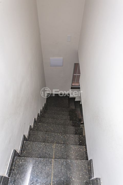 Image 17 - 888984