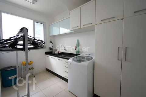Image 6 - 888995