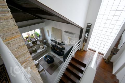 Image 11 - 888995
