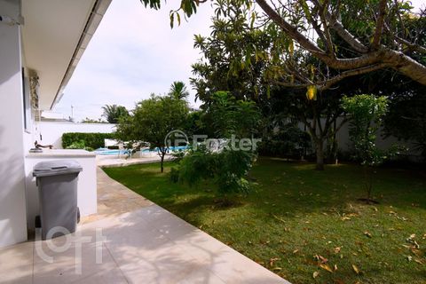 Image 12 - 888995