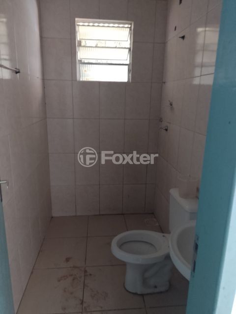 Image 9 - 889007