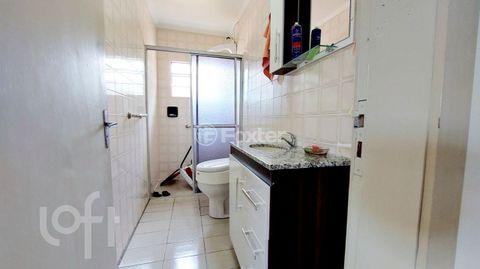 Image 17 - 889008