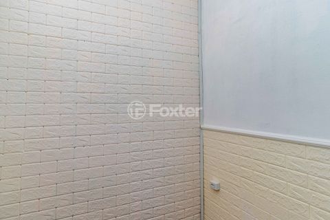 Image 6 - 889012