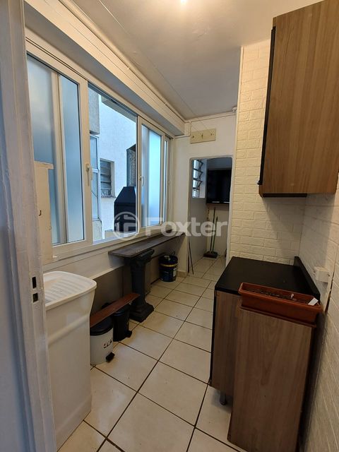 Image 11 - 889012