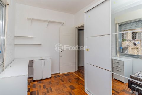 Image 17 - 889012