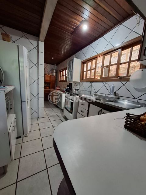 Image 8 - 889015