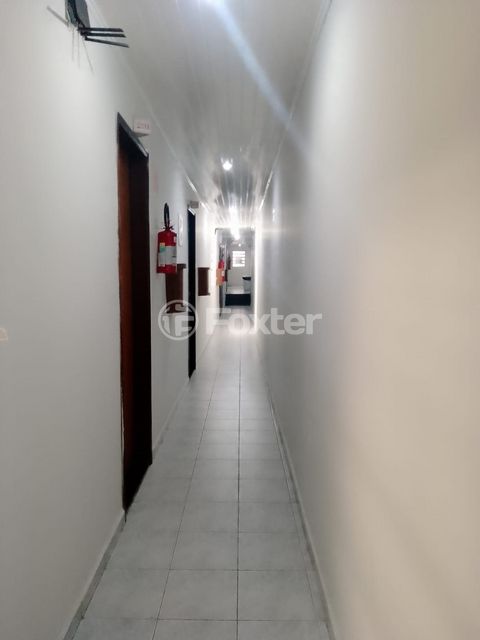 Image 4 - 889087
