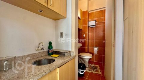 Image 8 - 889109