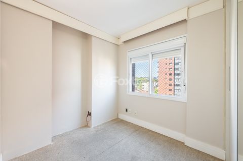 Image 17 - 889174