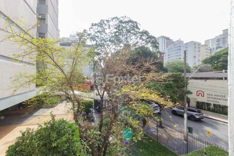 Image 18 - 889258