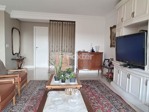 Image 4 - 889259