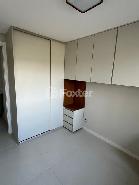 Image 9 - 889289