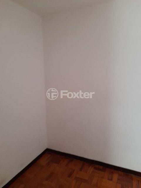 Image 2 - 889305