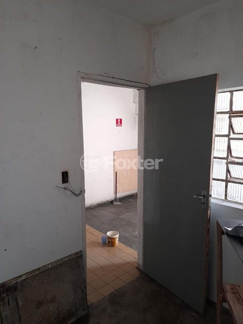 Image 17 - 889305