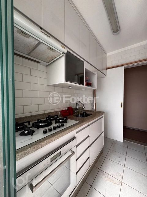 Image 6 - 889337