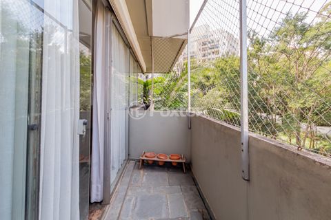 Image 3 - 889350