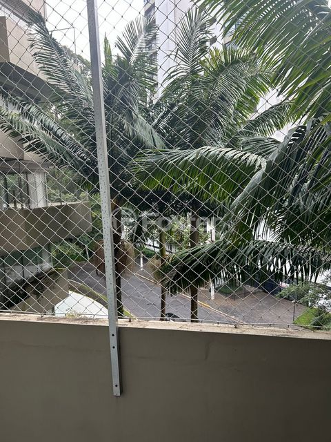 Image 9 - 889350