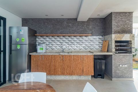 Image 18 - 889367