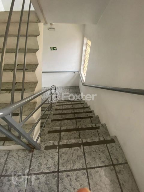 Image 7 - 889370