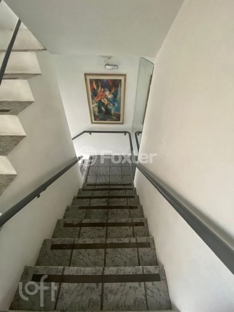 Image 8 - 889370