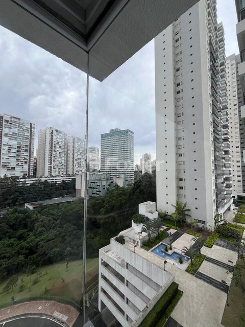 Image 12 - 889438
