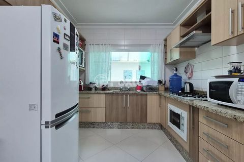 Image 7 - 889446