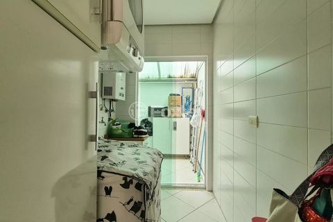 Image 10 - 889446