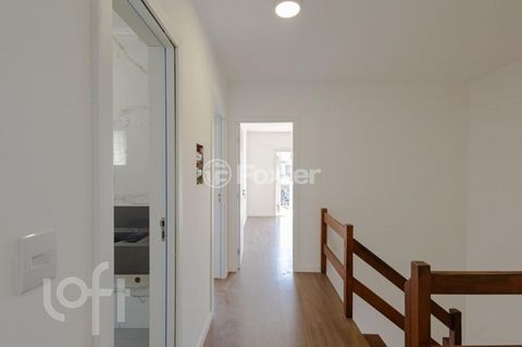 Image 9 - 889500