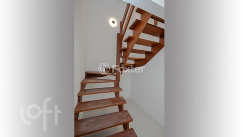 Image 8 - 889500