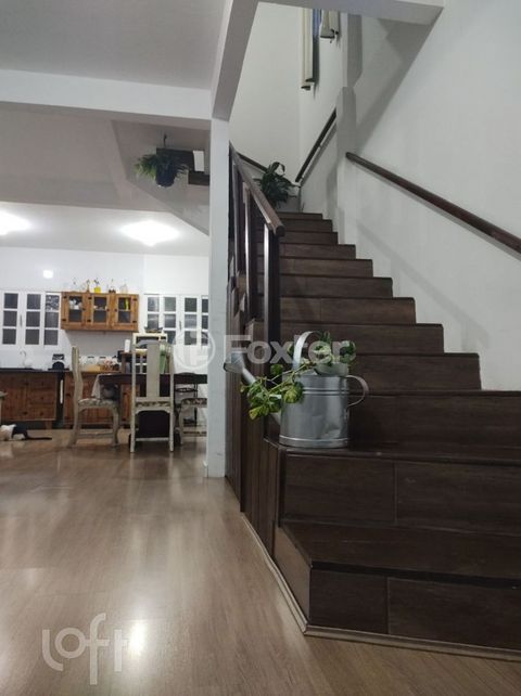 Image 8 - 889502