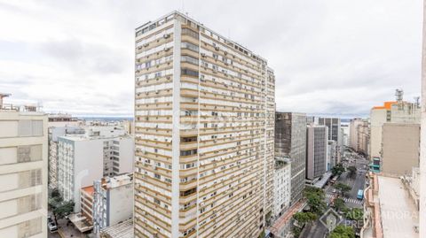 Image 9 - 889525