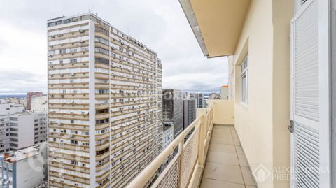 Image 8 - 889525