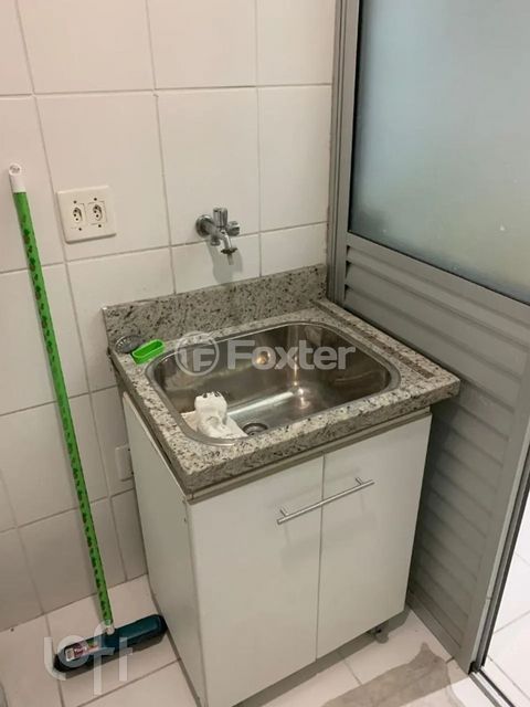 Image 7 - 889552