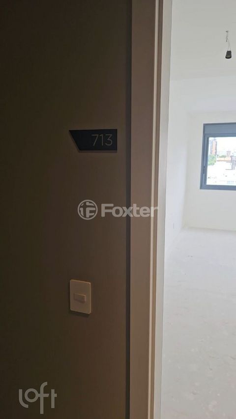 Image 3 - 889566
