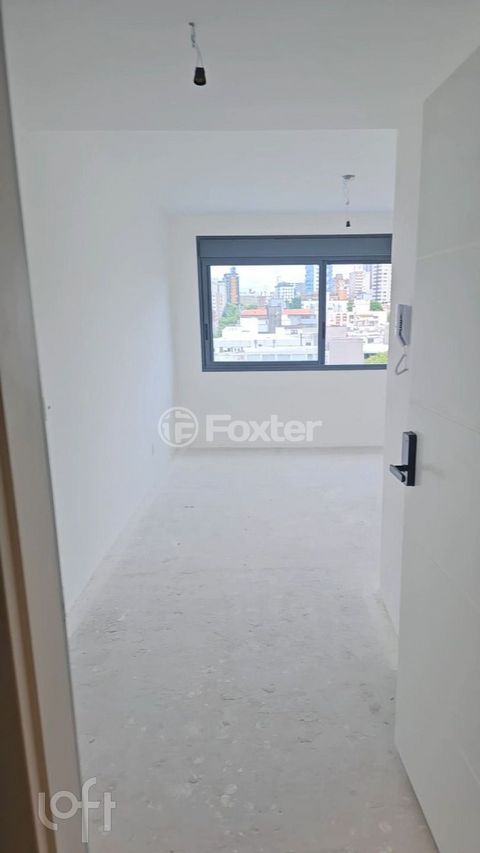 Image 4 - 889566