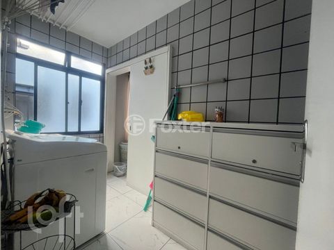 Image 8 - 889569