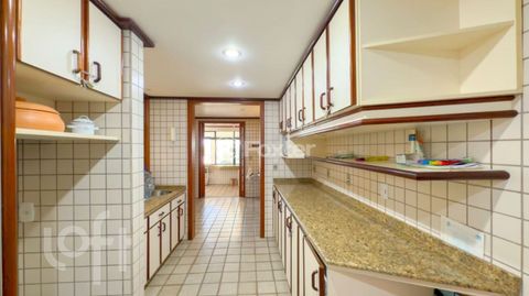 Image 11 - 889573