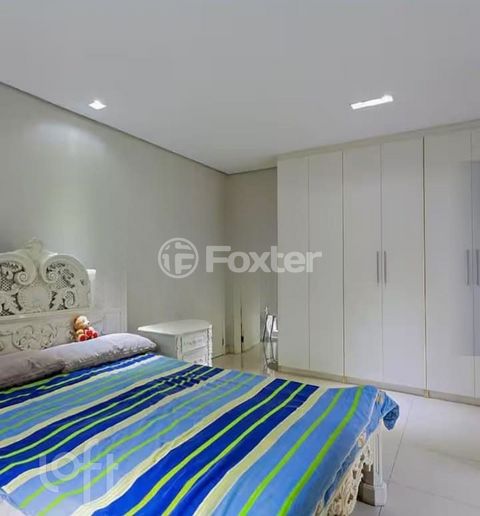Image 7 - 889581